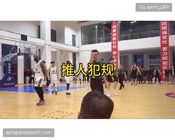篮球阻挡犯规新规解读：防守位置判断与判罚尺度变化分析